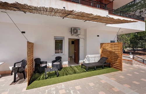 Capaccio-Paestum Apartamento | Room 'La Fiesta' with Sea View, Wi-Fi and Air Conditioning