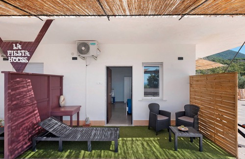 Capaccio-Paestum Apartamento | Room 'La Fiesta' with Sea View, Wi-Fi and Air Conditioning