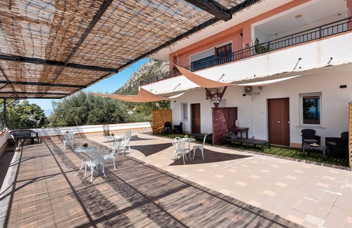 Capaccio-Paestum Apartamento | Room 'La Fiesta' with Sea View, Wi-Fi and Air Conditioning