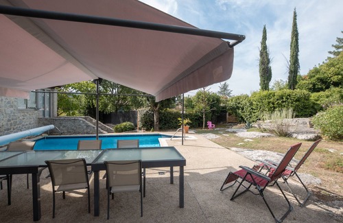 Saint Alban Auriolles Apartamento | Room 'La Peireta-Romantique' with Shared Pool, Wi-Fi and Air Conditioning