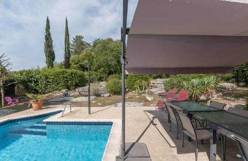 Saint Alban Auriolles Apartamento | Room 'La Peireta' with Shared Pool, Wi-Fi and Air Conditioning