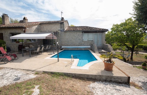 Saint Alban Auriolles Apartamento | Room 'La Peireta' with Shared Pool, Wi-Fi and Air Conditioning