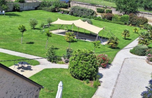 Fye Apartamento | Habitación 'Le Meslay N°8 - Chambre 3 Pers' con terraza compartida, jardín compartido y Wi-Fi