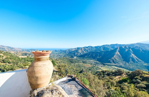 Motta Camastra Apartamento | Room 'Lemon' with Mountain View, Shared Pool and Shared Terrace