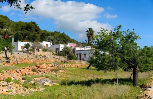 Sant Carles de Peralta Apartamento | Habitación 'Limonero' con vistas a la montaña, Wi-Fi y aire acondicionado