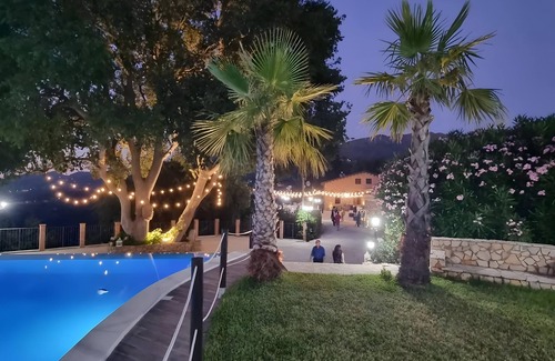 Sant'Angelo di Brolo Apartamento | Habitación 'Luna' con vistas a la montaña, Wi-Fi y aire acondicionado.