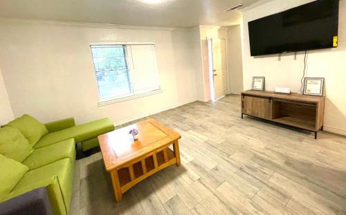 Dallas Casa | Room near downtown Dallas4