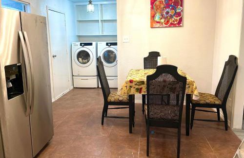 Dallas Casa | Room near downtown Dallas4