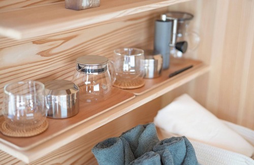 Utsunomiya Cabaña | Room only 1 night plan Wooden trailerstyle tiny house lodging bedding bed /Utsunomiya Tochigi