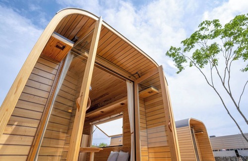 Utsunomiya Cabaña | Room only 1 night plan Wooden trailerstyle tiny house lodging bedding bed /Utsunomiya Tochigi