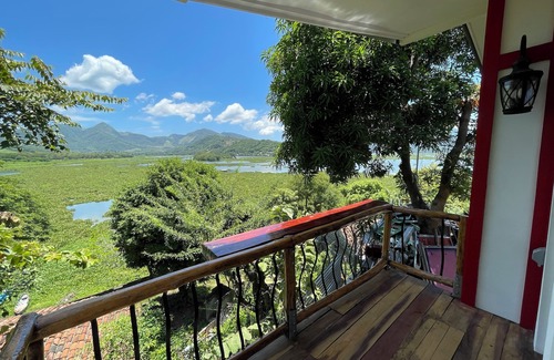 Isla Conchagaita Casa | Room or 3-bedroom house in Olomega with WiFi, AC, Lake/Mountain views.