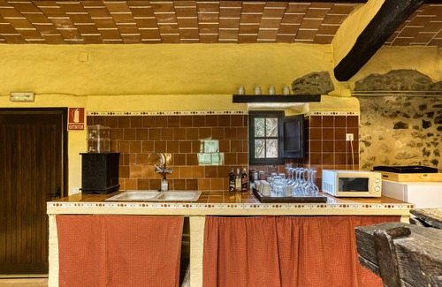Montagut Apartamento | Habitación 'Picapoll' con vistas a la montaña, piscina compartida y terraza compartida