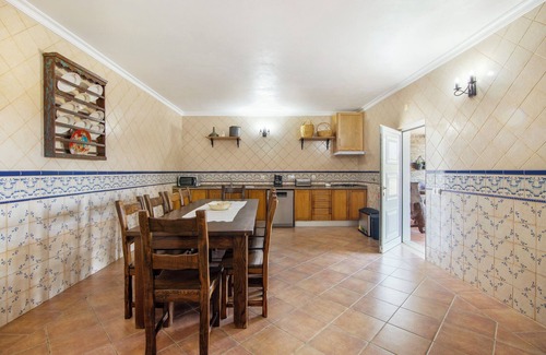 Espirito Santo Apartamento | Habitación 'Quarto Verde - Vista Pátio' con piscina compartida, Wi-Fi y aire acondicionado.