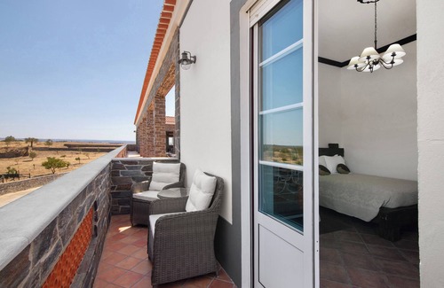 Espirito Santo Apartamento | Habitación 'Quarto Castanho-Vista Campo-C Pátio' con Piscina Compartida, Wi-Fi y Aire Acondicionado