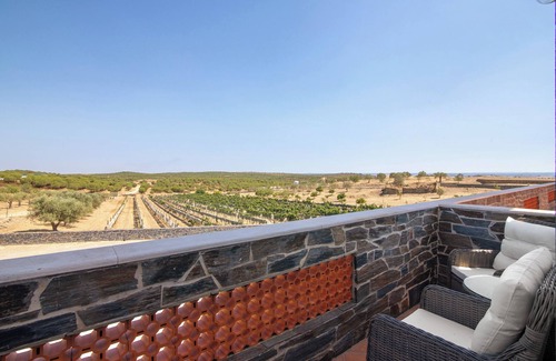 Espirito Santo Apartamento | Habitación 'Quarto Castanho-Vista Campo-C Pátio' con Piscina Compartida, Wi-Fi y Aire Acondicionado