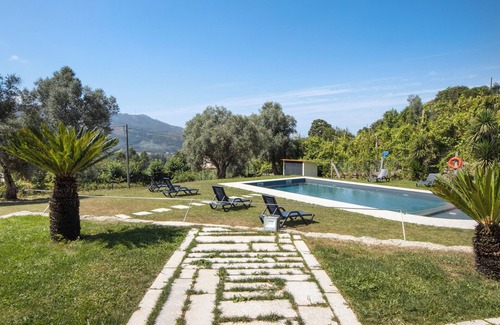 Rossas Apartamento | Habitación 'Quarto 2' con vistas a la montaña, Wi-Fi y aire acondicionado.