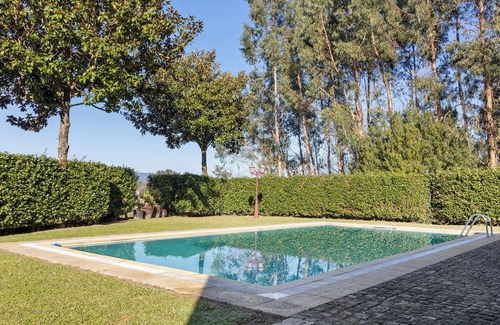 Amares Apartamento | Habitación 'Quarto 3 - Quinta Da Ataíde' con vistas a la montaña, piscina compartida y Wi-Fi