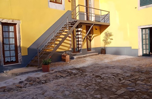 Coimbra Apartamento | Habitación 'Quarto 3 Rc - Quinta Df' con vistas a la montaña, Wi-Fi y aire acondicionado.