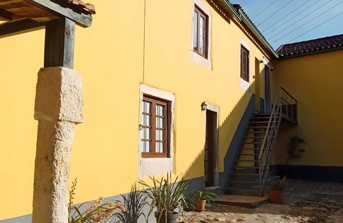 Coimbra Apartamento | Habitación 'Quarto 3 Rc - Quinta Df' con vistas a la montaña, Wi-Fi y aire acondicionado.