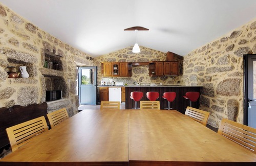 Rossas Apartamento | Habitación 'Quarto 5' con vistas a la montaña, Wi-Fi y aire acondicionado.
