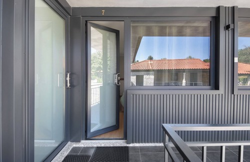 Rossas Apartamento | Habitación 'Quarto 7' con vistas a la montaña, Wi-Fi y aire acondicionado.