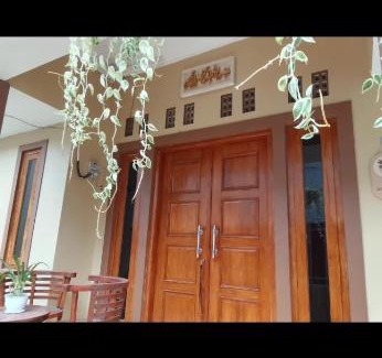 Sinduadi Cama Y Desayuno | Room Rent for ladies Only at Ndalem Rumanti