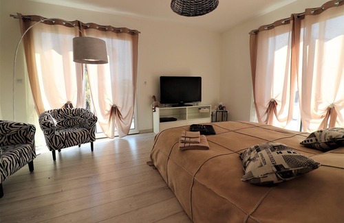 Le Thou Cama Y Desayuno | Alquiler de habitaciones para 2 personas con acceso para discapacitados, se acepta perro pequeño