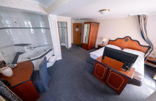 Oberhofen am Thunersee Hotel | Room's at HAUS am SEE direkt am Thunersee gelegen mit SELF CHECK IN & digitaler Rezeption