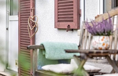 Ebingen Apartamento | Habitación 'Schönes Zimmer Mit Eigenem Bad' con balcón y Wi-Fi
