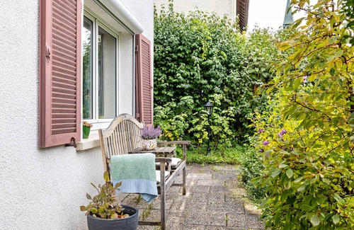 Ebingen Apartamento | Habitación 'Schönes Zimmer Mit Eigenem Bad' con balcón y Wi-Fi