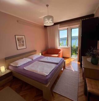 Barbat na Rabu Cama Y Desayuno | Room, Seaside house Dragica