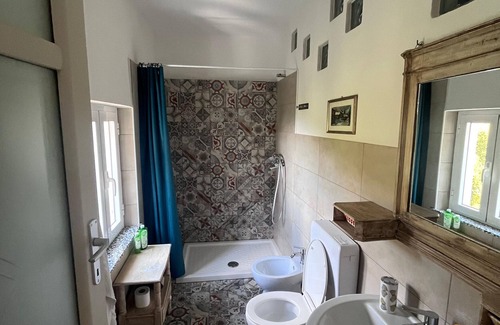 Castiglione Chiavarese Apartamento | Habitación 'Stanza 1' con vistas al mar, terraza compartida y Wi-Fi