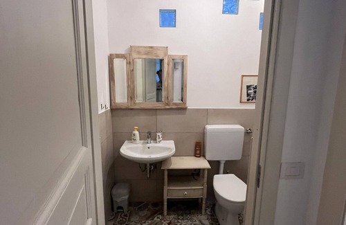 Castiglione Chiavarese Apartamento | Habitación 'Stanza 2 con baño privado separado' con vistas al mar, terraza compartida y Wi-Fi