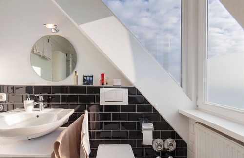 Bad Soden am Taunus Casa | Room 'Taunus-Zimmer Skyline-Blick' with Wi-Fi