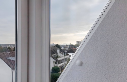 Bad Soden am Taunus Apartamento | Habitación 'Taunus-Zimmer Skyline-Blick' con Wi-Fi