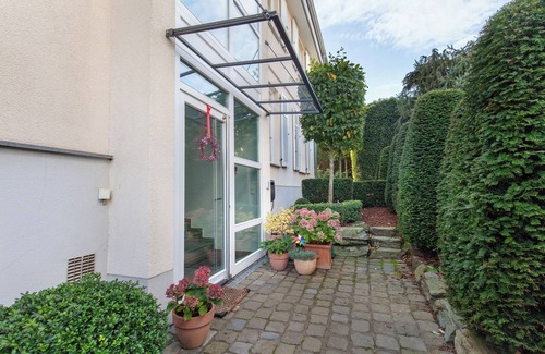 Bad Soden am Taunus Apartamento | Habitación 'Taunus-Zimmer Skyline-Blick' con Wi-Fi