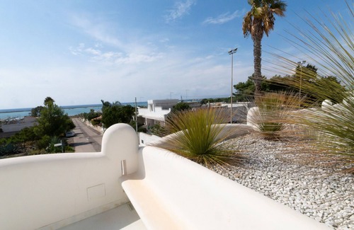 Porto Cesareo Apartamento | Habitación 'Valentino Luxury - 01' con vista al mar, Wi-Fi y aire acondicionado