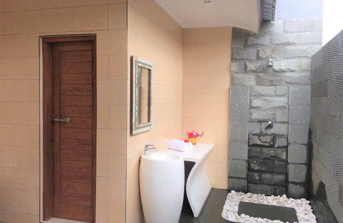 Banjartegehe Casa | Room in Villa - Villa - Warung Aromachampuhan