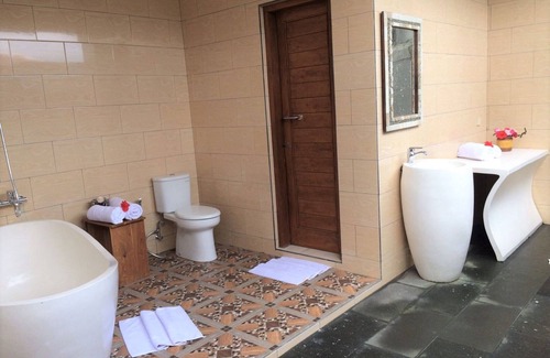 Banjartegehe Casa | Room in Villa - Villa - Warung Aromachampuhan