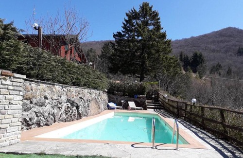 Santo Stefano dʼAveto Apartamento | Habitación 'Viola' con vistas a la montaña, piscina compartida y Wi-Fi