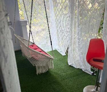 Pali Hill Apartamento | Room with a private deck