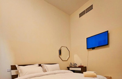 Jumeira 1 Apartamento | Room with bathroom near beach walk la mer beach Oima leasing property