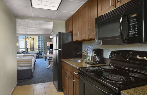 Myrtle Beach Complejo | Room with Partial Ocean Views in South Myrtle Beach - Full Access to Amenities!