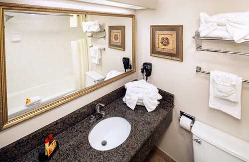 Myrtle Beach Complejo | Room with Partial Ocean Views in South Myrtle Beach - Full Access to Amenities!