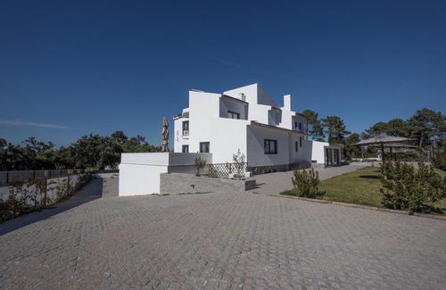 Castelo Apartamento | Room with private bathroom and balcony with nature view in Casa das Vinhas, Sesimbra