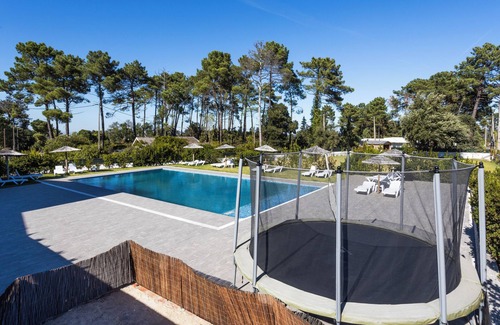 Castelo Apartamento | Room with private bathroom and balcony with nature view in Casa das Vinhas, Sesimbra
