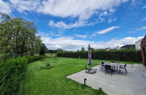Baal Casa | Room with private bathroom, garden and modern amenities in a beautiful area.