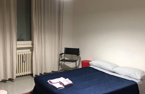 Cittadella Cama Y Desayuno | habitación con baño privado en el apartamento de la ciudad de Parma