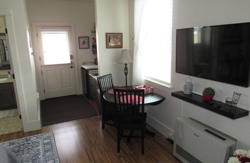 Grantsdale Apartamento | Room With Private Entrance & Private Bathroom & W/D