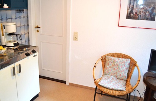 Utersum Apartamento | Room with shower room in Utersum